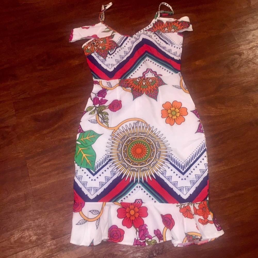 Women’s FASHION SLEEVELESS FLORAL DRESS - Picture 5 of 7